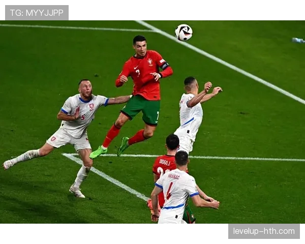 欧洲杯荣耀回顾:探索足球盛会的历史底蕴与未来走向 欧洲杯荣耀回顾:探索足球盛会的历史底蕴与未来走向