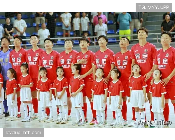 门票销售火爆展现球迷热情,赛事现场氛围持续升温 门票销售火爆展现球迷热情,赛事现场氛围持续升温