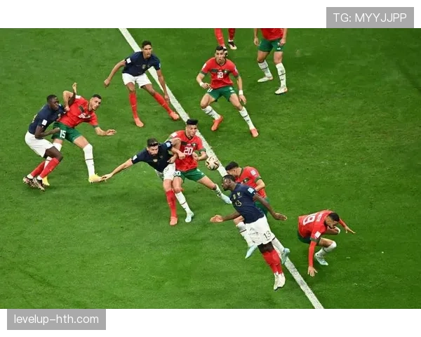 摩洛哥足球队在2022世界杯的历史性晋级与非洲足球的辉煌时刻相关分析