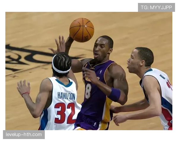 科比无球跑位效率提升 明显拉开与队友进攻差距