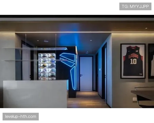 刷到科比·布莱恩特家视频，后院整座球馆、鞋柜像博物馆——我工资哪儿去了