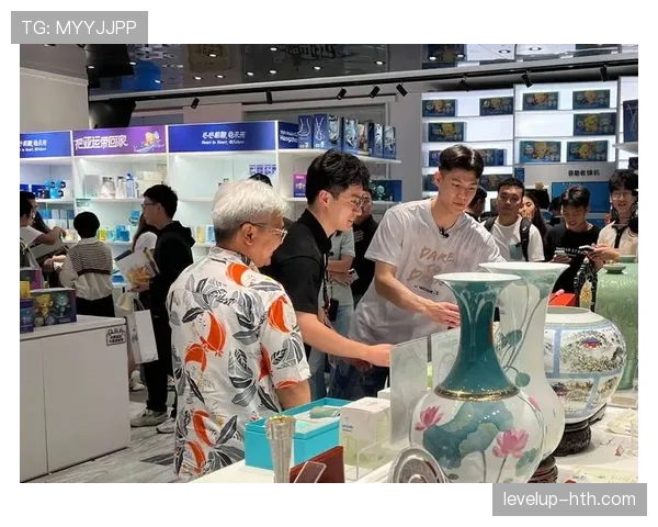 李梓嘉训练间隙竟然带着豪表自拍，这普通人第一反应是唉？